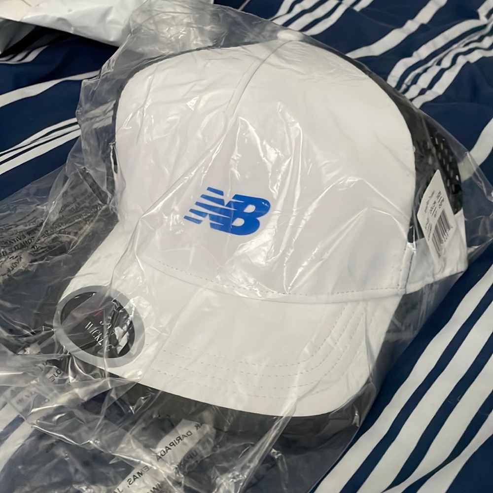 New balance dry fit running hat. Brand new. Adjustable fit.